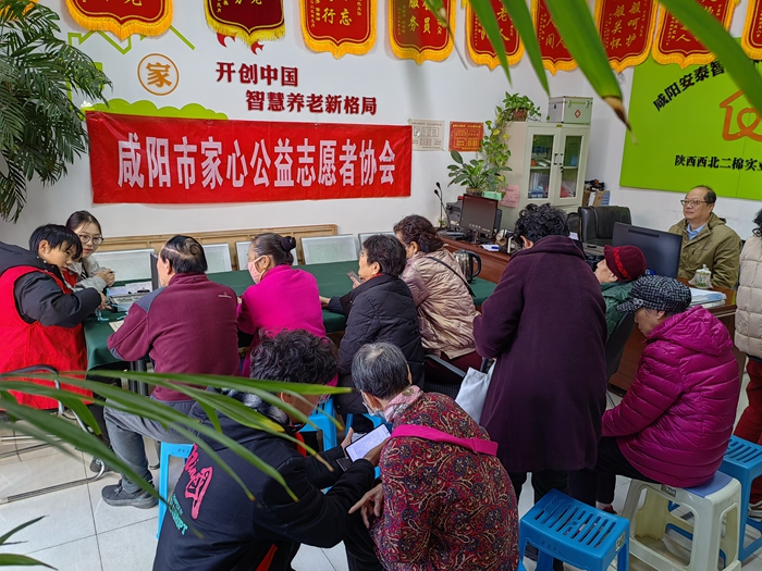 西北二棉實業(yè)：開展“免費配鏡進社區(qū) 情暖夕陽送光明”助老志愿服務(wù)活動
